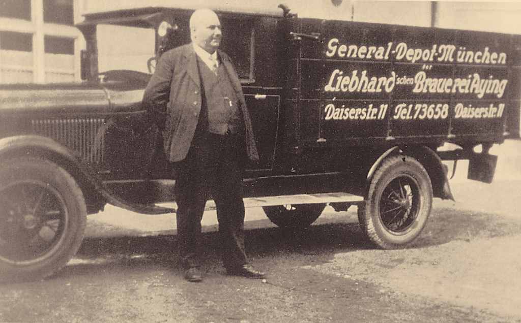 Ayinger Bier fuer Muenchen Privatbrauerei Ayinger